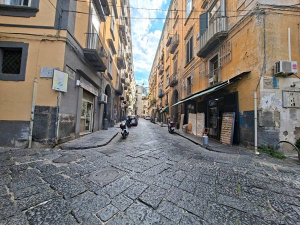 appartamento in vendita a Napoli in zona Stella