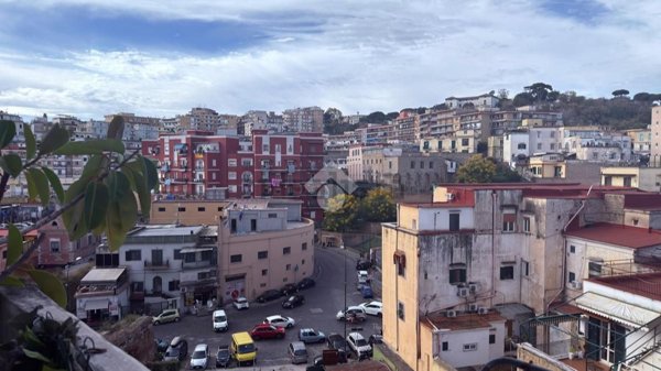 appartamento in vendita a Napoli in zona San Carlo all'Arena