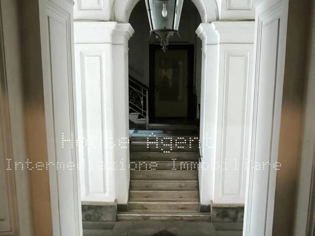 ufficio in vendita a Napoli in zona Chiaia