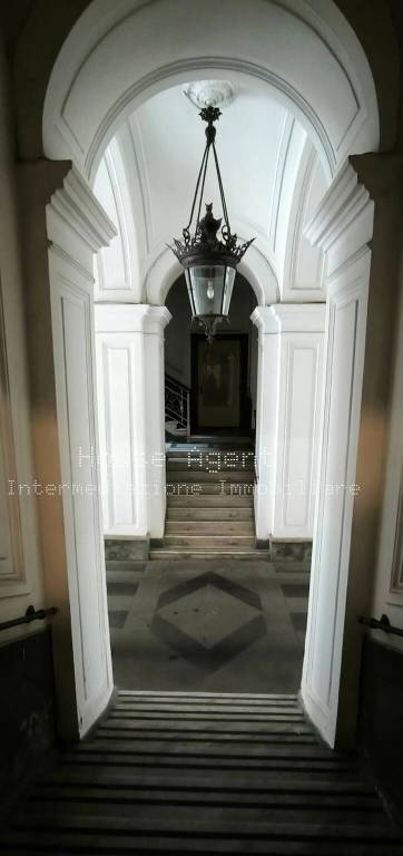 ufficio in vendita a Napoli in zona Chiaia