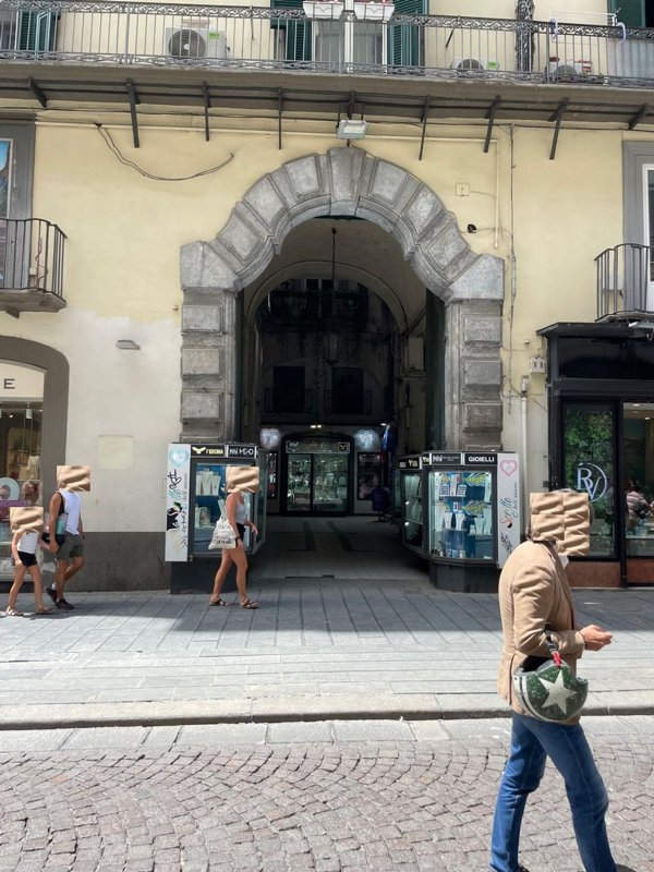 locale commerciale in vendita a Napoli