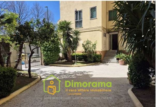 appartamento in vendita a Napoli in zona Vomero