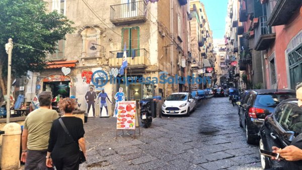 negozio in vendita a Napoli in zona Arenella