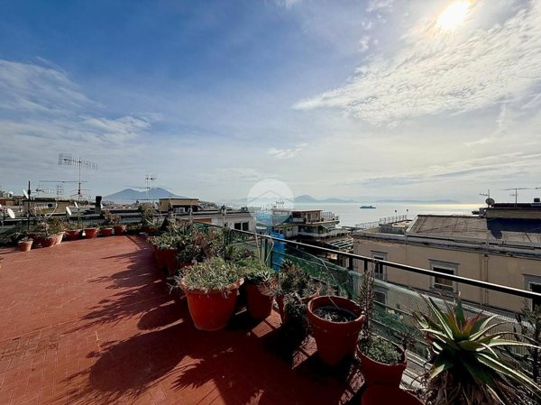 appartamento in vendita a Napoli in zona Chiaia