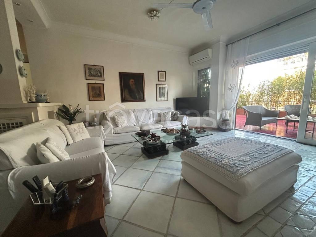 appartamento in vendita a Napoli in zona Posillipo