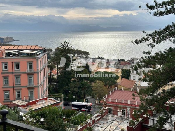 appartamento in vendita a Napoli in zona Chiaia