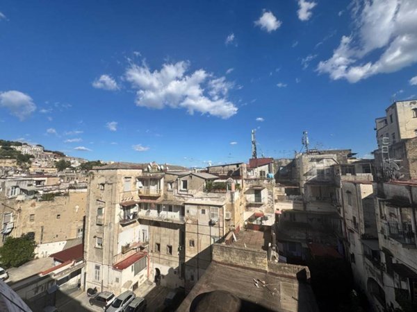 appartamento in vendita a Napoli in zona Stella