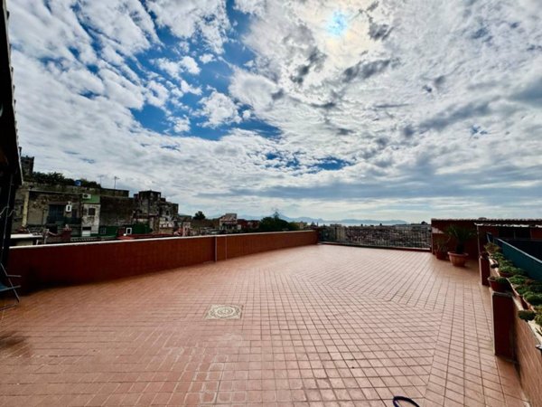 appartamento in vendita a Napoli in zona Stella
