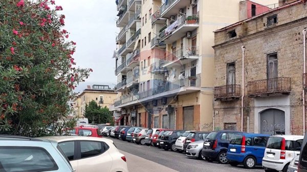 locale commerciale in vendita a Napoli in zona Mercato
