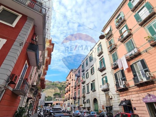 appartamento in vendita a Napoli in zona Chiaia