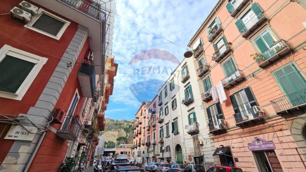 appartamento in vendita a Napoli in zona Chiaia