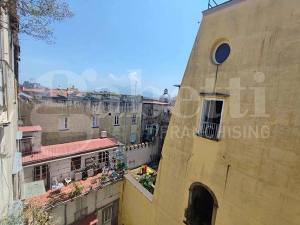 appartamento in vendita a Napoli in zona Stella