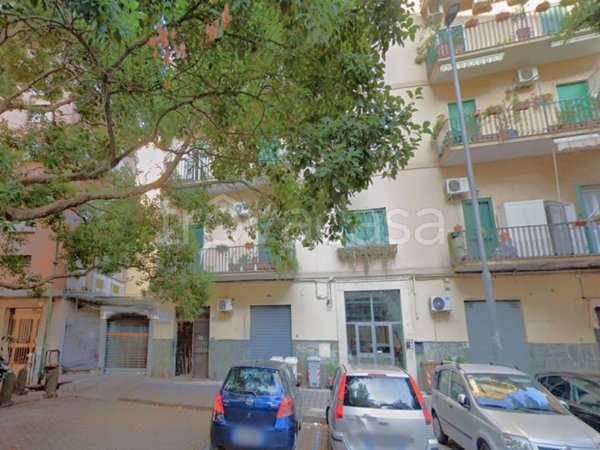 negozio in vendita a Napoli in zona Arenella