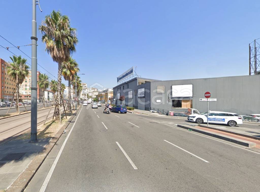 locale di sgombero in vendita a Napoli in zona Zona Industriale-Ferrovia