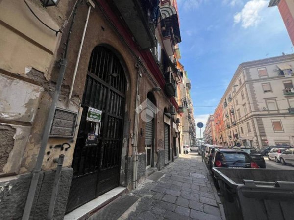locale di sgombero in vendita a Napoli