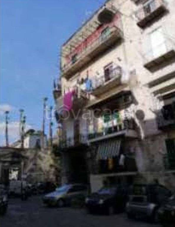 appartamento in vendita a Napoli in zona Stella