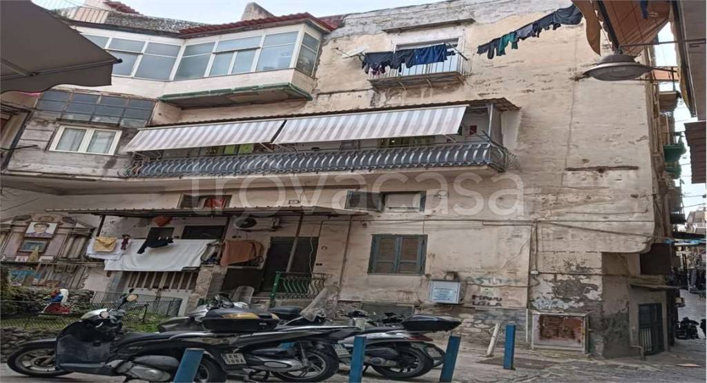 appartamento in vendita a Napoli in zona Pendino / San Giuseppe