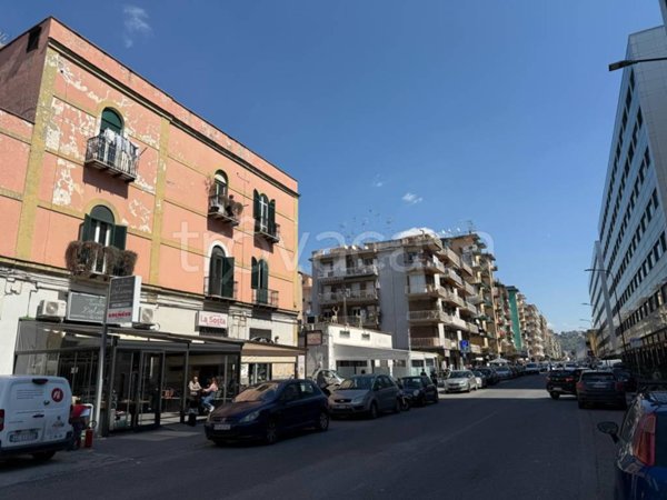 locale commerciale in vendita a Napoli in zona Fuorigrotta