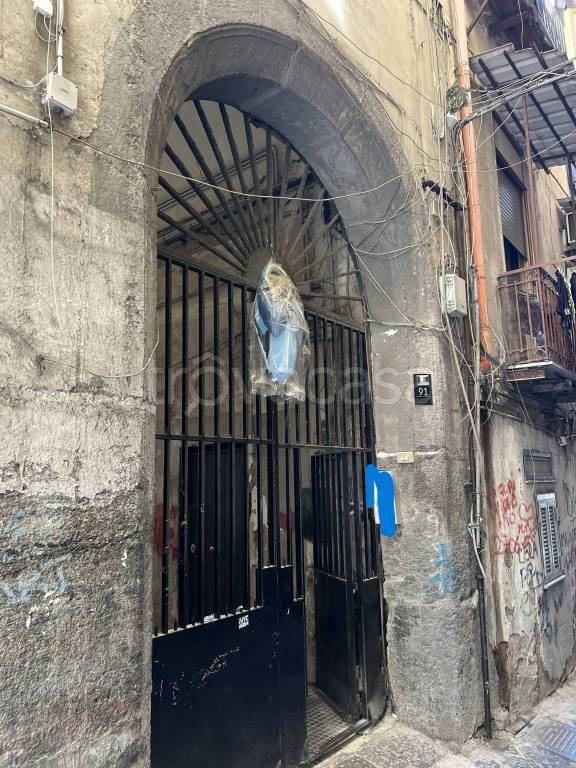 appartamento in vendita a Napoli in zona Pendino / San Giuseppe
