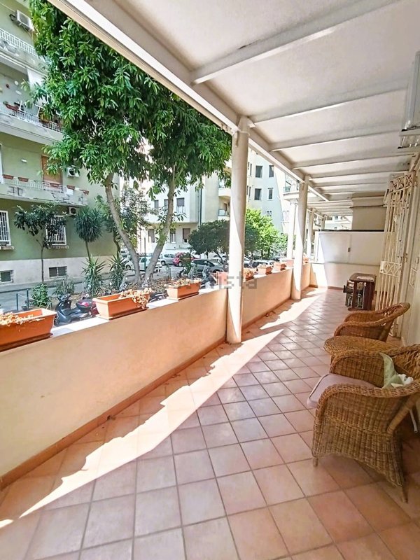 appartamento in vendita a Napoli in zona Chiaia