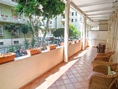 appartamento in vendita a Napoli in zona Chiaia