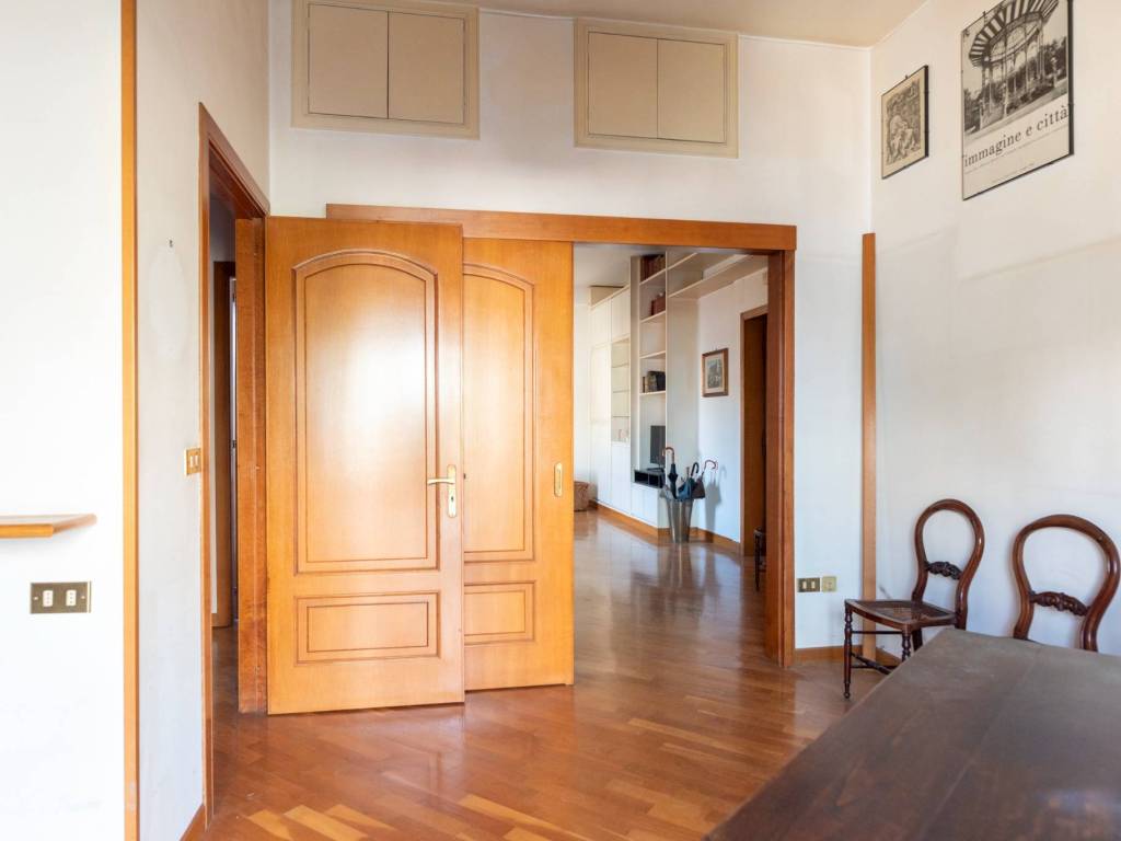 appartamento in vendita a Napoli in zona Chiaia