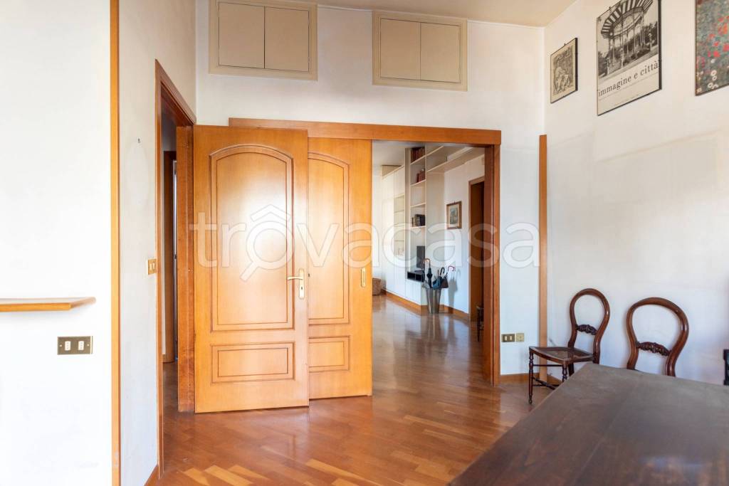 appartamento in vendita a Napoli in zona Chiaia