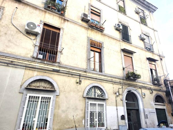 appartamento in vendita a Napoli in zona San Carlo all'Arena