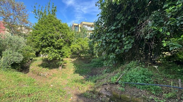 casa indipendente in vendita a Napoli in zona San Carlo all'Arena