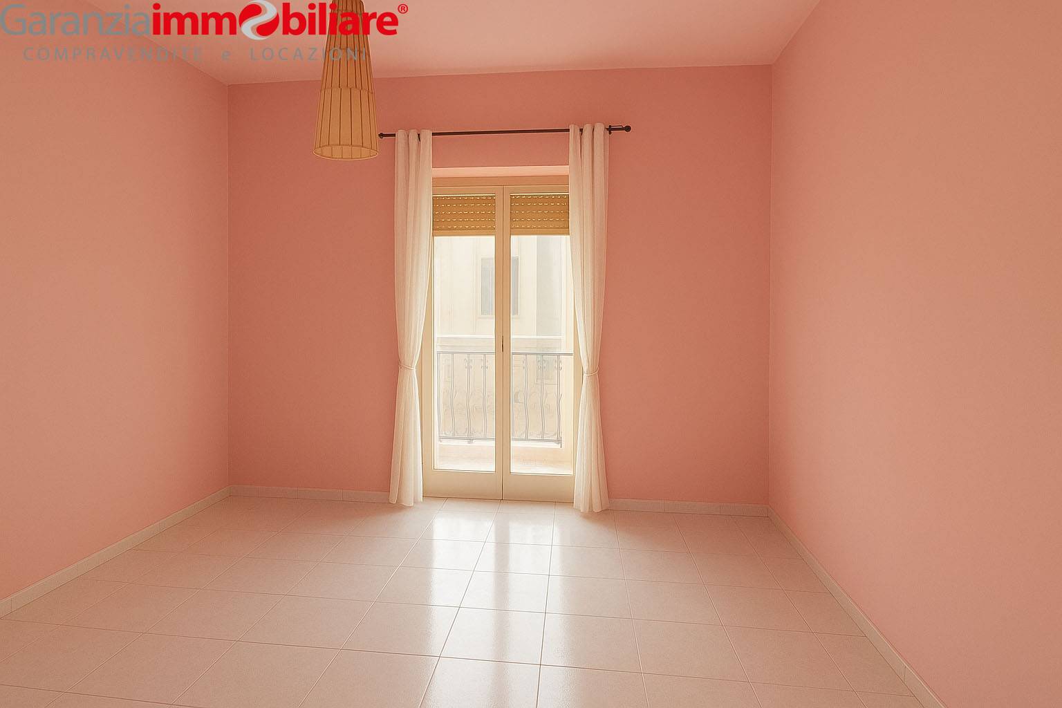 appartamento in vendita a Napoli in zona San Carlo all'Arena