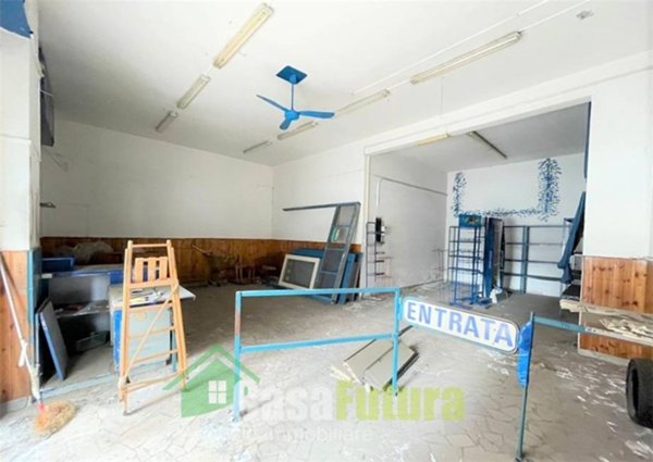 locale commerciale in vendita a Napoli