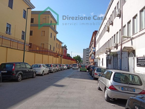 negozio in vendita a Napoli in zona Poggioreale