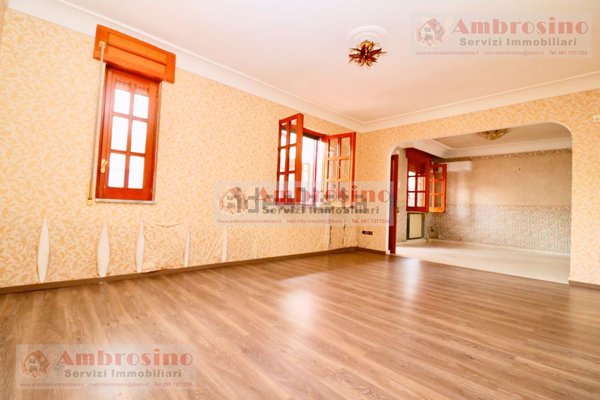 casa indipendente in vendita a Napoli in zona Secondigliano