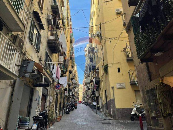 appartamento in vendita a Napoli in zona Chiaia