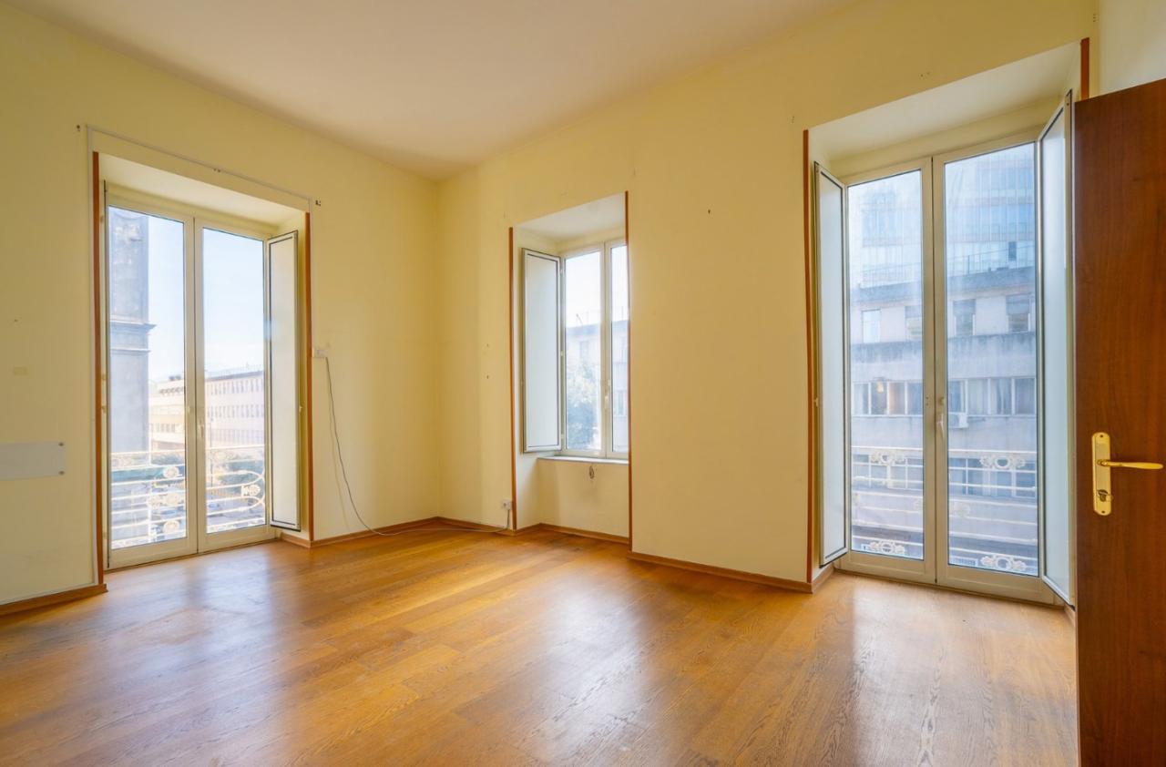 appartamento in vendita a Napoli in zona Vicaria