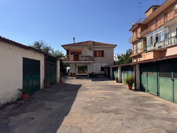 casa indipendente in vendita a Napoli in zona Piscinola