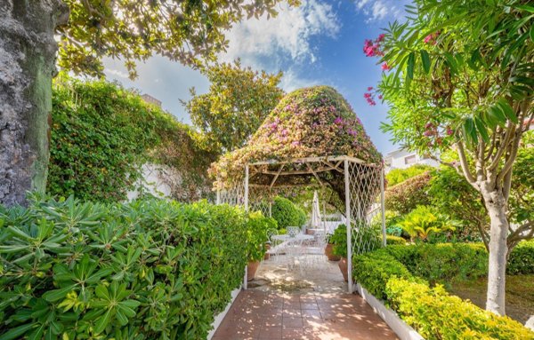 casa indipendente in vendita a Napoli in zona Posillipo