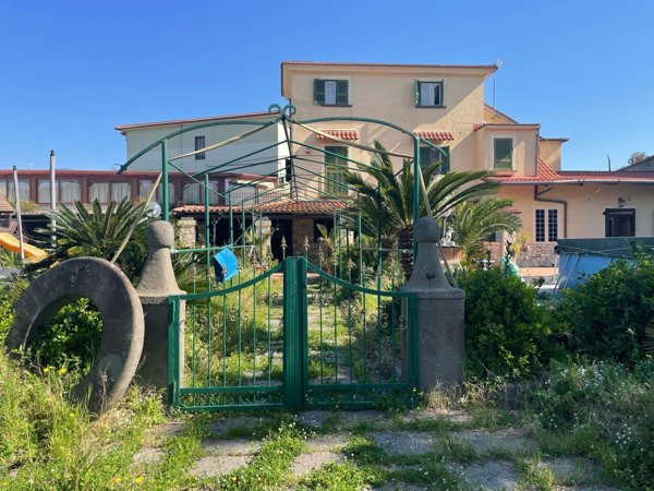 casa indipendente in vendita a Napoli in zona San Giovanni a Teduccio