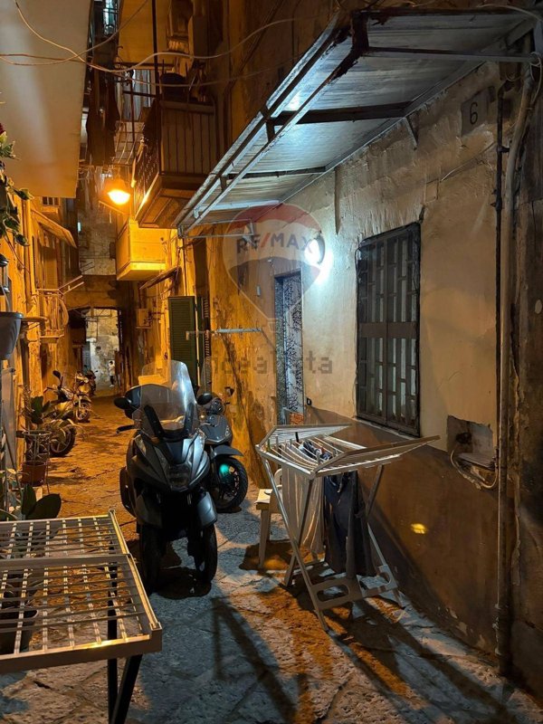 appartamento in vendita a Napoli in zona Stella