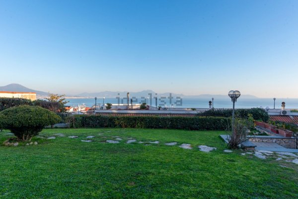 casa indipendente in vendita a Napoli in zona Posillipo