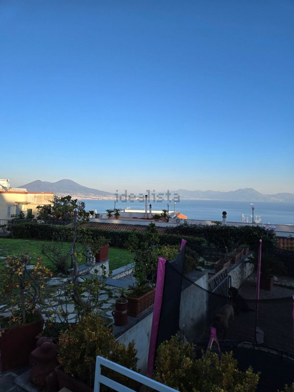 casa indipendente in vendita a Napoli in zona Posillipo