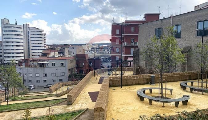 appartamento in vendita a Napoli in zona San Carlo all'Arena