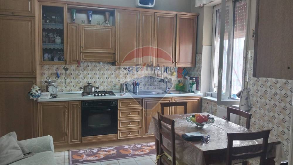 appartamento in vendita a Napoli in zona San Carlo all'Arena