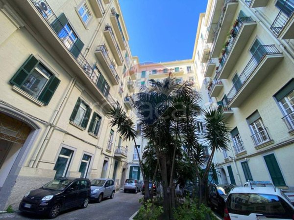 appartamento in vendita a Napoli in zona Chiaia