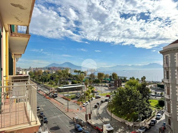 appartamento in vendita a Napoli in zona Chiaia