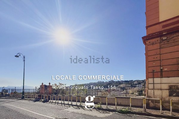 locale commerciale in vendita a Napoli in zona Chiaia