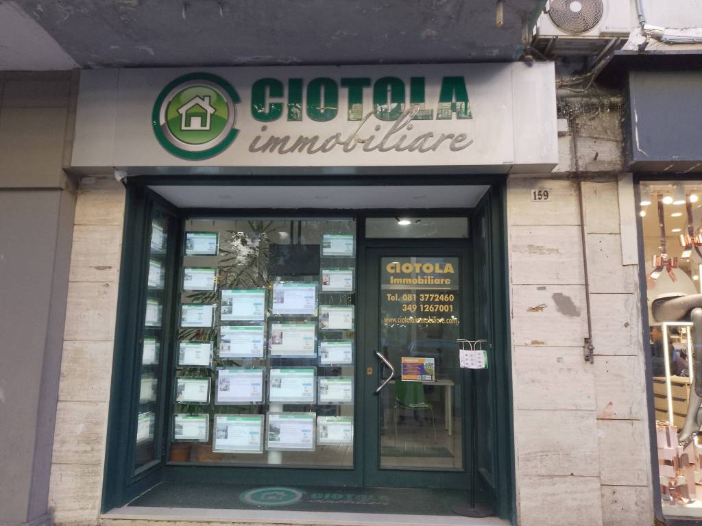 negozio in vendita a Napoli in zona Soccavo