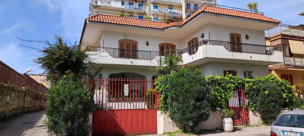 casa indipendente in vendita a Napoli in zona Secondigliano
