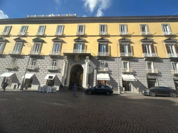 negozio in vendita a Napoli in zona Chiaia