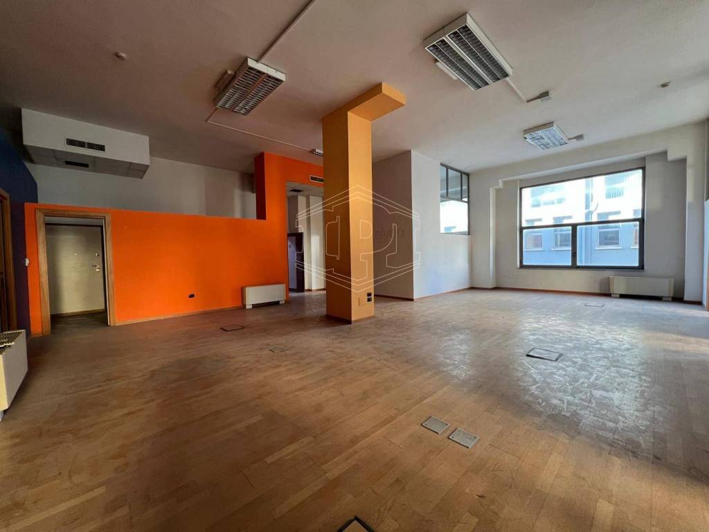 ufficio in vendita a Napoli in zona San Giovanni a Teduccio
